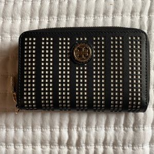 TORY BURCH WALLET/CLUTCH! Never used but no tags.
